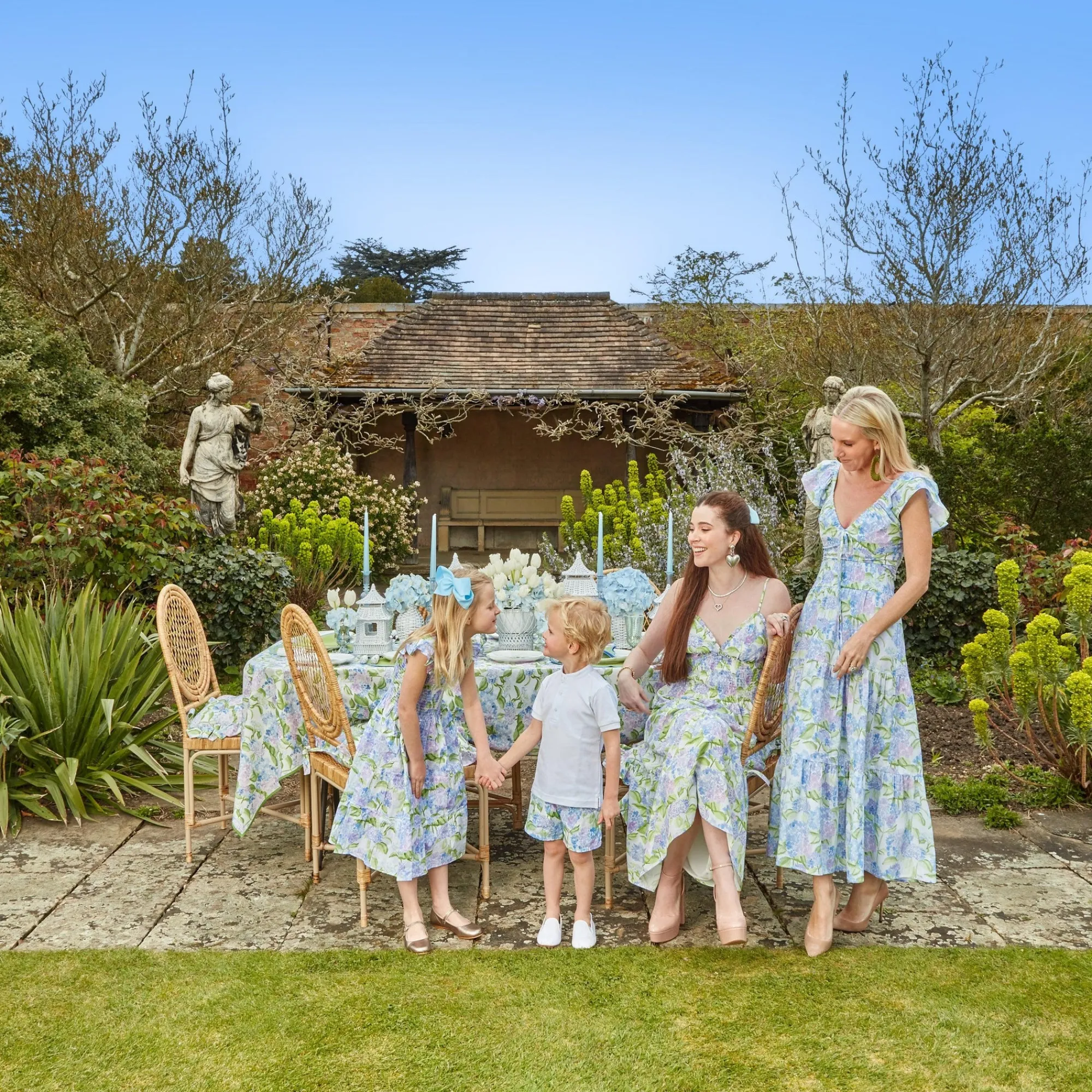 Blue Hydrangea Tablecloth|Mrs. Alice Discount