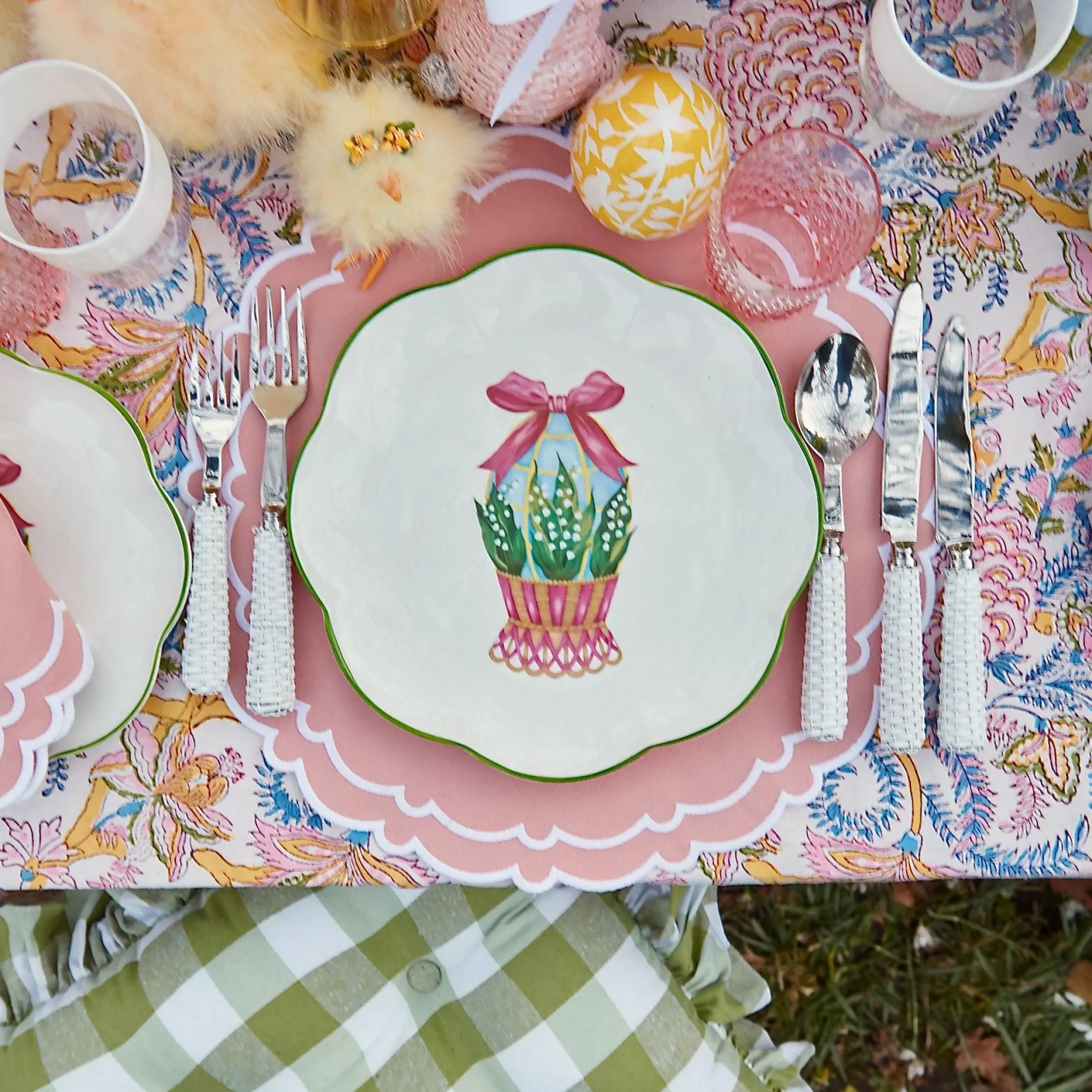 Scalloped Easter Dinner Plate|Mrs. Alice Clearance