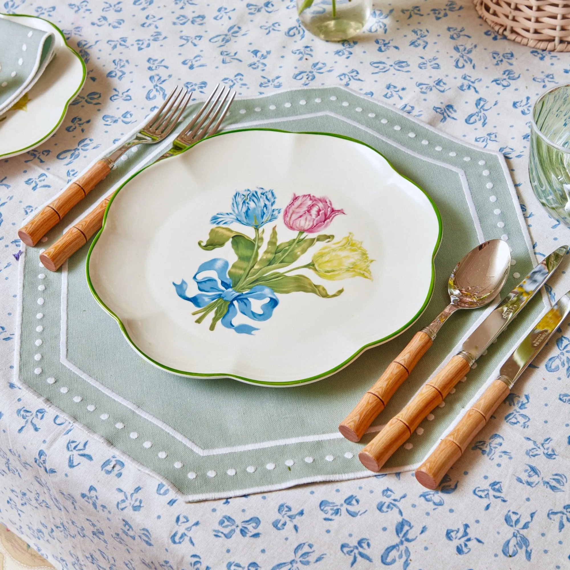Tulip Dinner Plate|Mrs. Alice Outlet