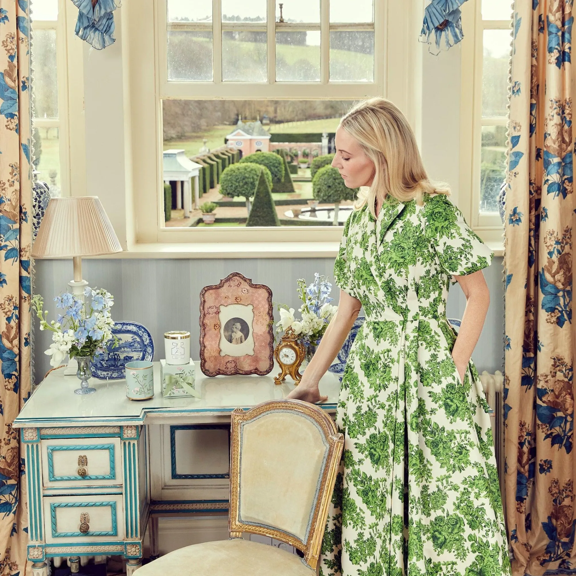 Velvet Oak Scented Candle & Pot Set|Mrs. Alice Outlet