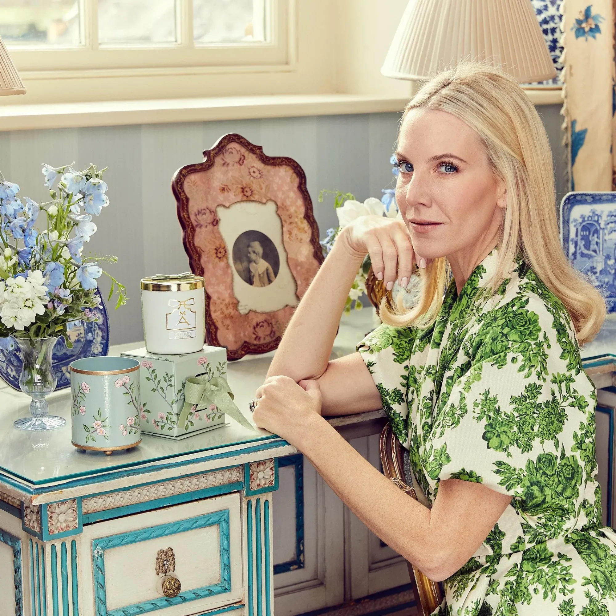 Velvet Oak Scented Candle & Pot Set|Mrs. Alice Best