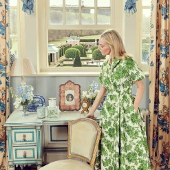 Velvet Oak Scented Candle|Mrs. Alice Online